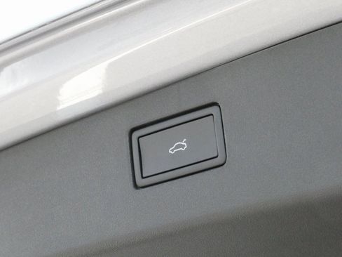 New 2025 Volkswagen Tiguan SE image 22