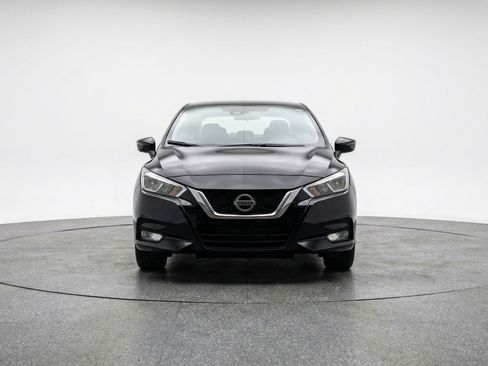 Used 2025 Nissan Versa SV image 2