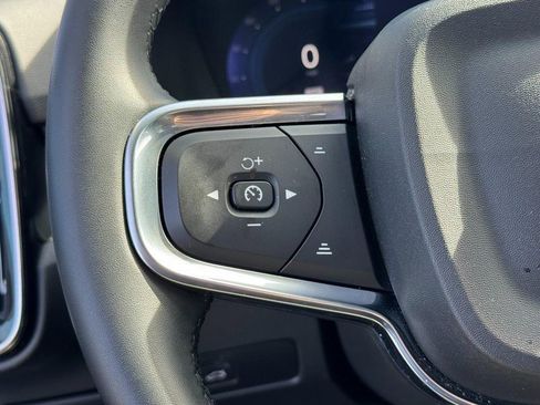 Certified 2025 Volvo XC40 B5 Core image 18