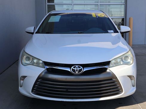 Used 2016 Toyota Camry LE image 5