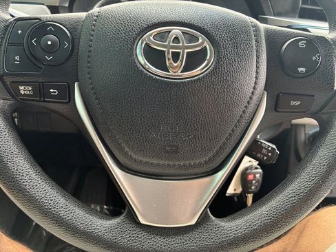 Used 2015 Toyota Corolla LE FWD image 9