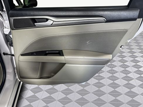 Used 2020 Ford Fusion SE image 28