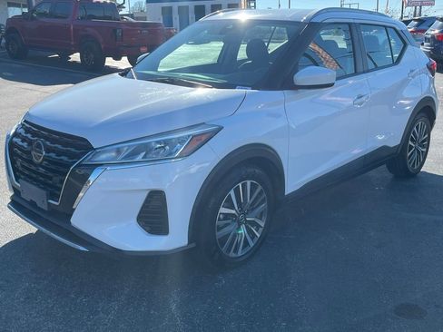 Used 2021 Nissan Kicks SV image 3