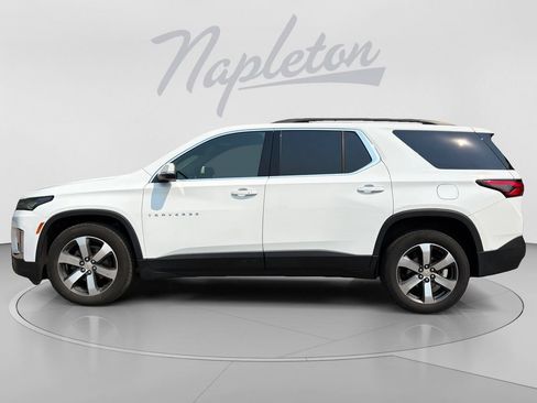 Used 2023 Chevrolet Traverse LT w/ LT Premium Package AWD/4WD image 4