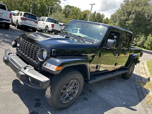 New 2025 Jeep Gladiator Sport image 3