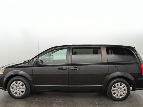 Used 2018 Dodge Grand Caravan SE w/ UConnect Hands-Free Group FWD image 5
