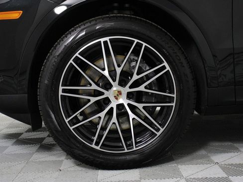 Certified 2025 Porsche Cayenne image 30