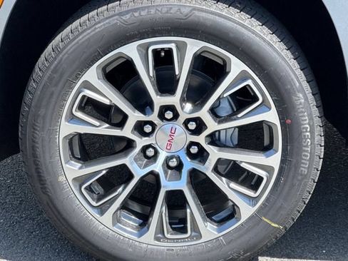 Used 2026 GMC Yukon XL Denali w/ Denali Reserve Package AWD/4WD image 26