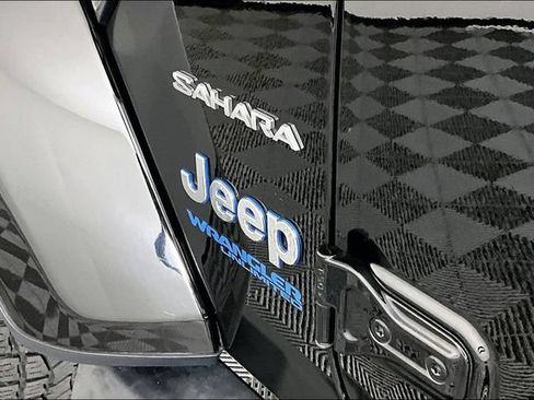 Used 2021 Jeep Wrangler Unlimited Sahara w/ Cold Weather Group AWD/4WD image 23
