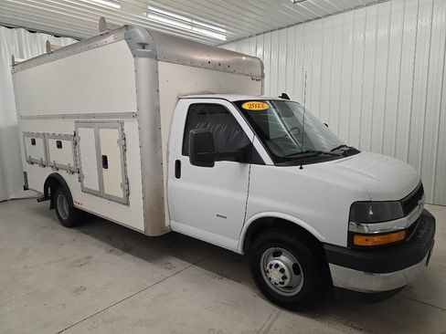 Used 2022 Chevrolet Express 3500 Work Van w/ Power Convenience Package image 2