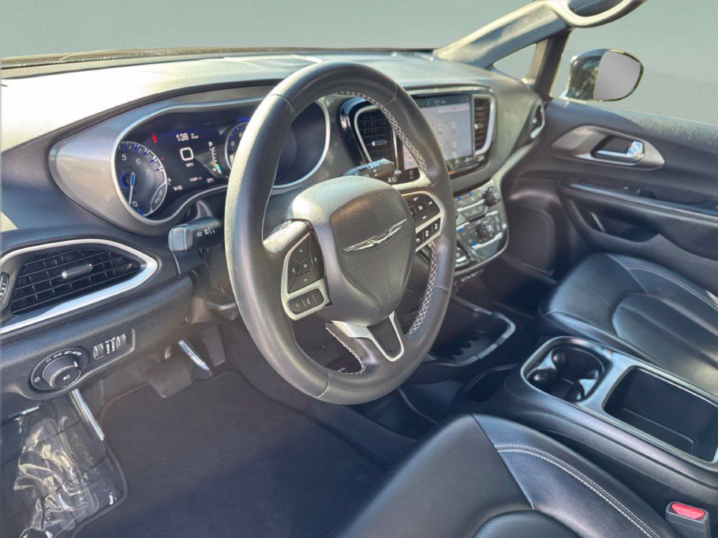 Used 2025 Chrysler Pacifica Select FWD image 20