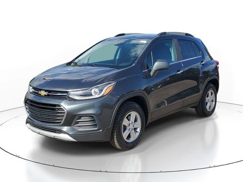Used 2018 Chevrolet Trax LT w/ LT Convenience Package AWD/4WD image 2