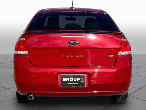 Used 2010 Ford Focus SE FWD image 4