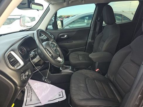 Used 2018 Jeep Renegade Latitude FWD image 23
