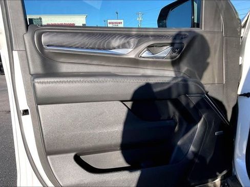 Used 2021 GMC Yukon XL Denali w/ Denali Premium Package image 17