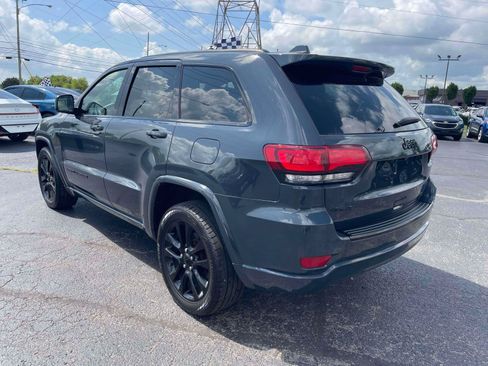 Used 2018 Jeep Grand Cherokee Altitude AWD/4WD image 3