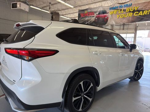 Used 2021 Toyota Highlander XSE FWD image 6