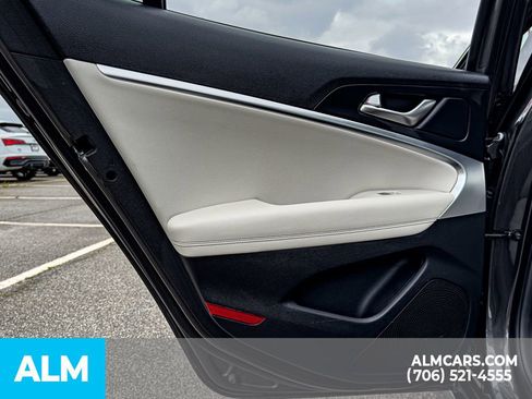 Used 2025 Genesis G70 2.5T RWD image 17