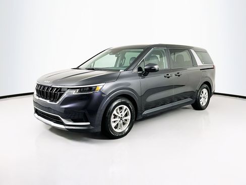 Used 2024 Kia Carnival LX image 3