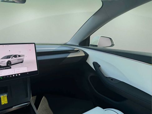 Used 2025 Tesla Model 3 Performance AWD/4WD image 16