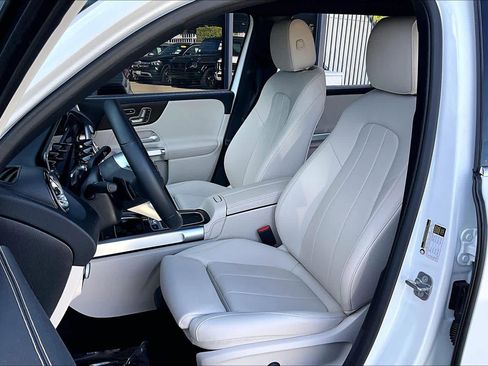 Used 2025 Mercedes-Benz GLB 250 image 7
