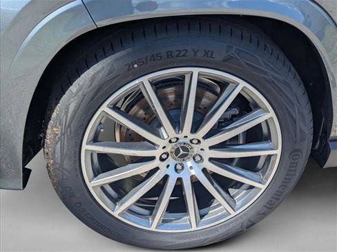 New 2026 Mercedes-Benz GLS 580 4MATIC image 9