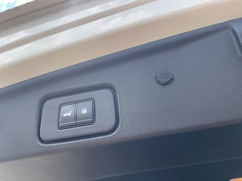 Used 2023 Nissan Pathfinder SL w/ SL Premium Package FWD image 20