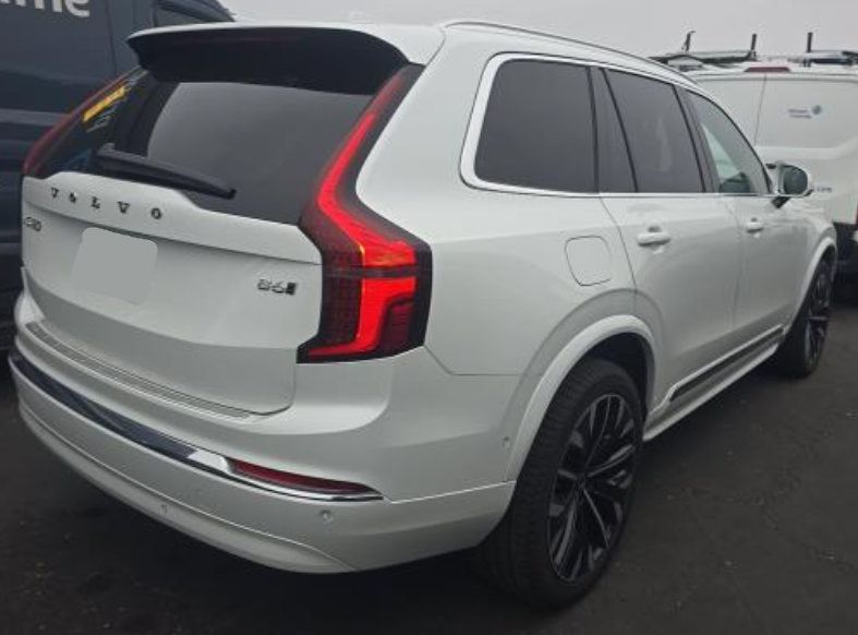 Used 2026 Volvo XC90 B6 Plus AWD/4WD image 3