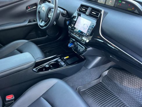 Certified 2021 Toyota Prius XLE AWD/4WD image 16
