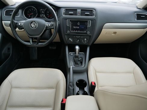 Used 2018 Volkswagen Jetta SE image 10