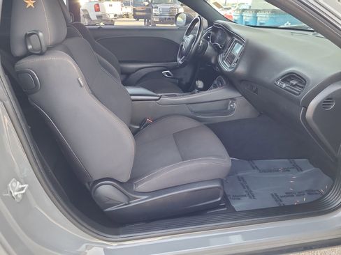Used 2019 Dodge Challenger SXT image 28