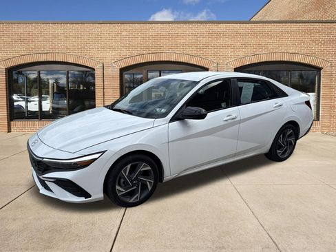 Used 2025 Hyundai Elantra SEL FWD image 7