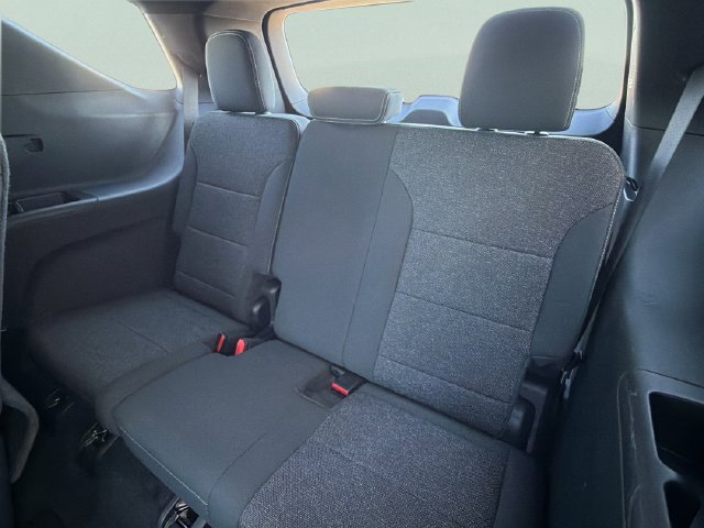 Used 2024 Chevrolet Traverse LT FWD image 18