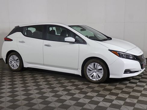 Used 2025 Nissan Leaf S FWD image 11