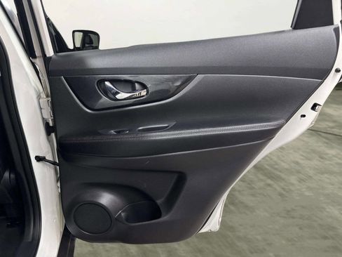 Used 2015 Nissan Rogue SL w/ SL Premium Package image 18