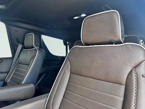 New 2026 GMC Yukon Denali Ultimate w/ LPO, Floor Liner Package AWD/4WD image 12