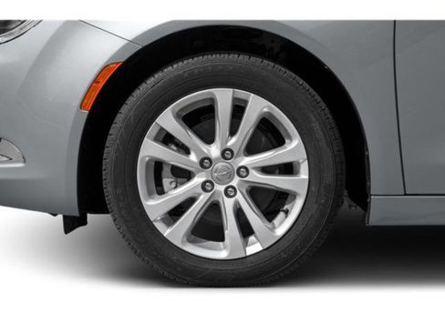 Used 2015 Chrysler 200 Limited FWD image 16