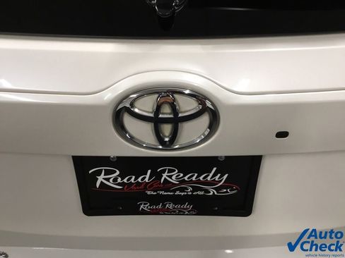 Used 2019 Toyota Highlander XLE image 14