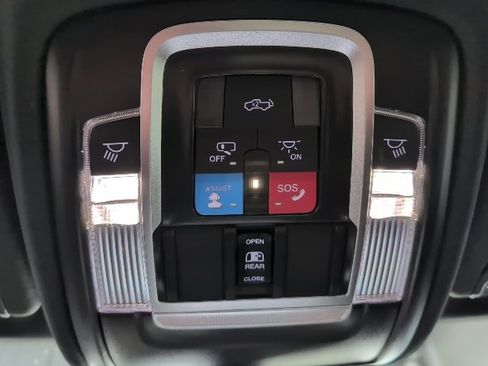 New 2026 RAM 1500 4x4 Crew Cab image 32