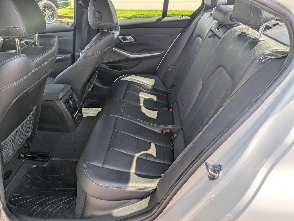 Used 2020 BMW 330i Sedan w/ M Sport Package RWD image 20