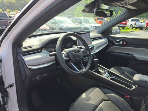Used 2025 Jeep Compass Limited AWD/4WD image 22