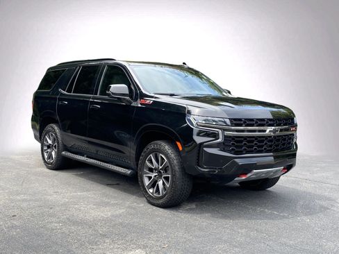 Used 2021 Chevrolet Tahoe Z71 w/ Luxury Package AWD/4WD image 2