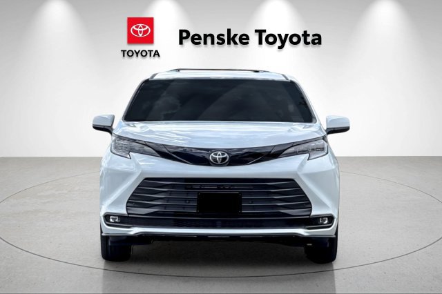 New 2026 Toyota Sienna XLE Woodland Edition AWD/4WD image 9