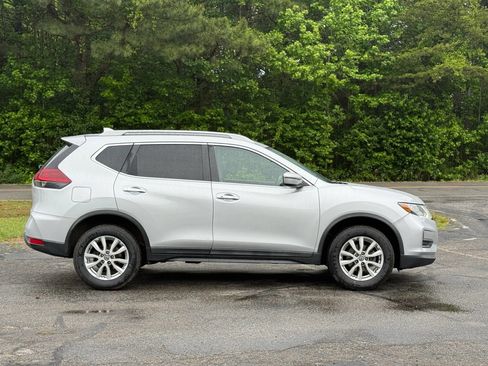 Used 2020 Nissan Rogue SV AWD/4WD image 3