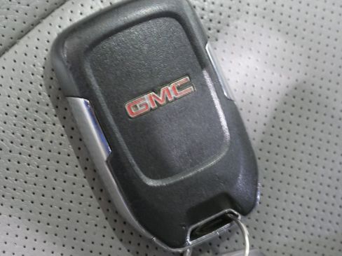 Used 2023 GMC Terrain SLT image 30