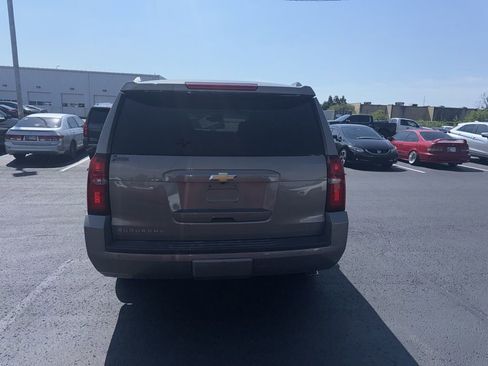 Used 2018 Chevrolet Suburban LT w/ LT Signature Package AWD/4WD image 6
