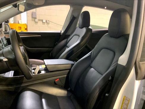 Used 2023 Tesla Model Y AWD image 7