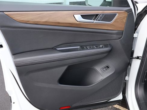 New 2026 Volkswagen Atlas SE image 12