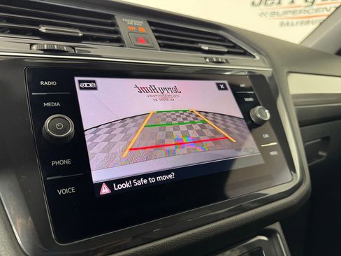 Used 2023 Volkswagen Tiguan SE R-Line FWD image 18