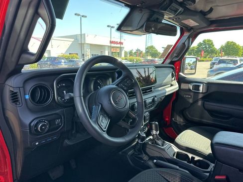 Used 2025 Jeep Wrangler Unlimited Rubicon 4xe w/ Safety Group AWD/4WD image 9
